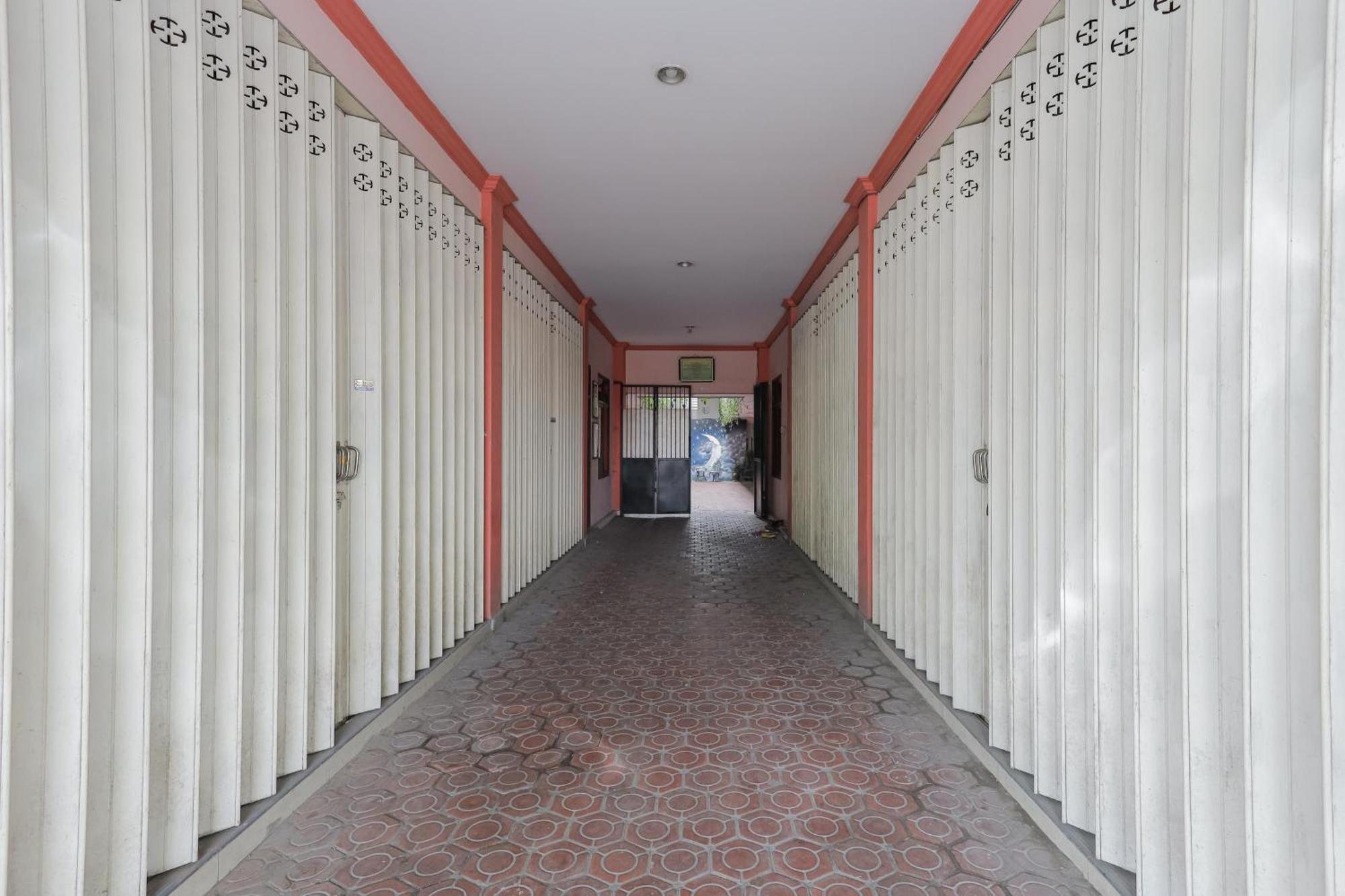 Reddoorz At Pondok Candra Surabaya Kültér fotó