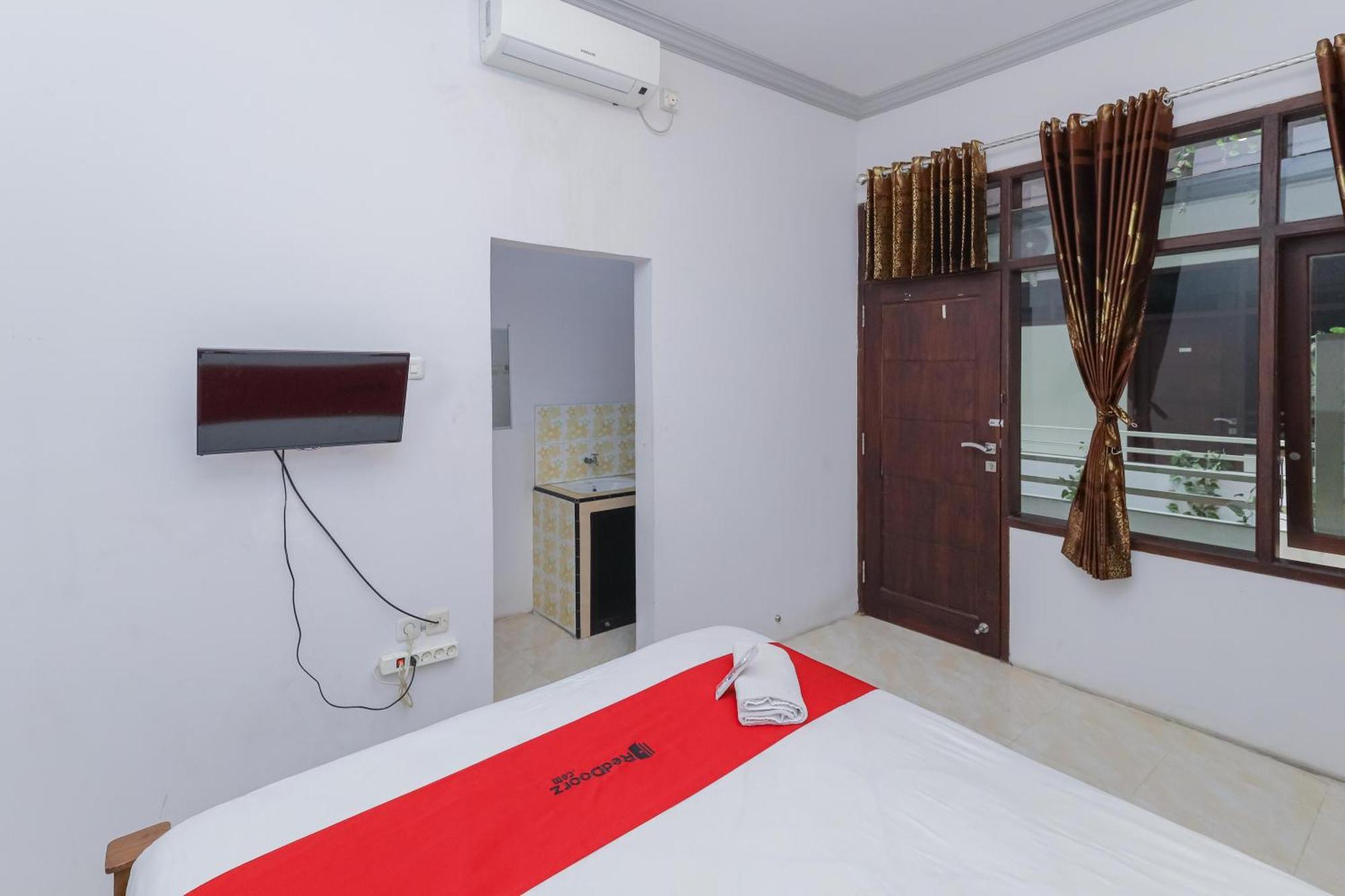 Reddoorz At Pondok Candra Surabaya Kültér fotó