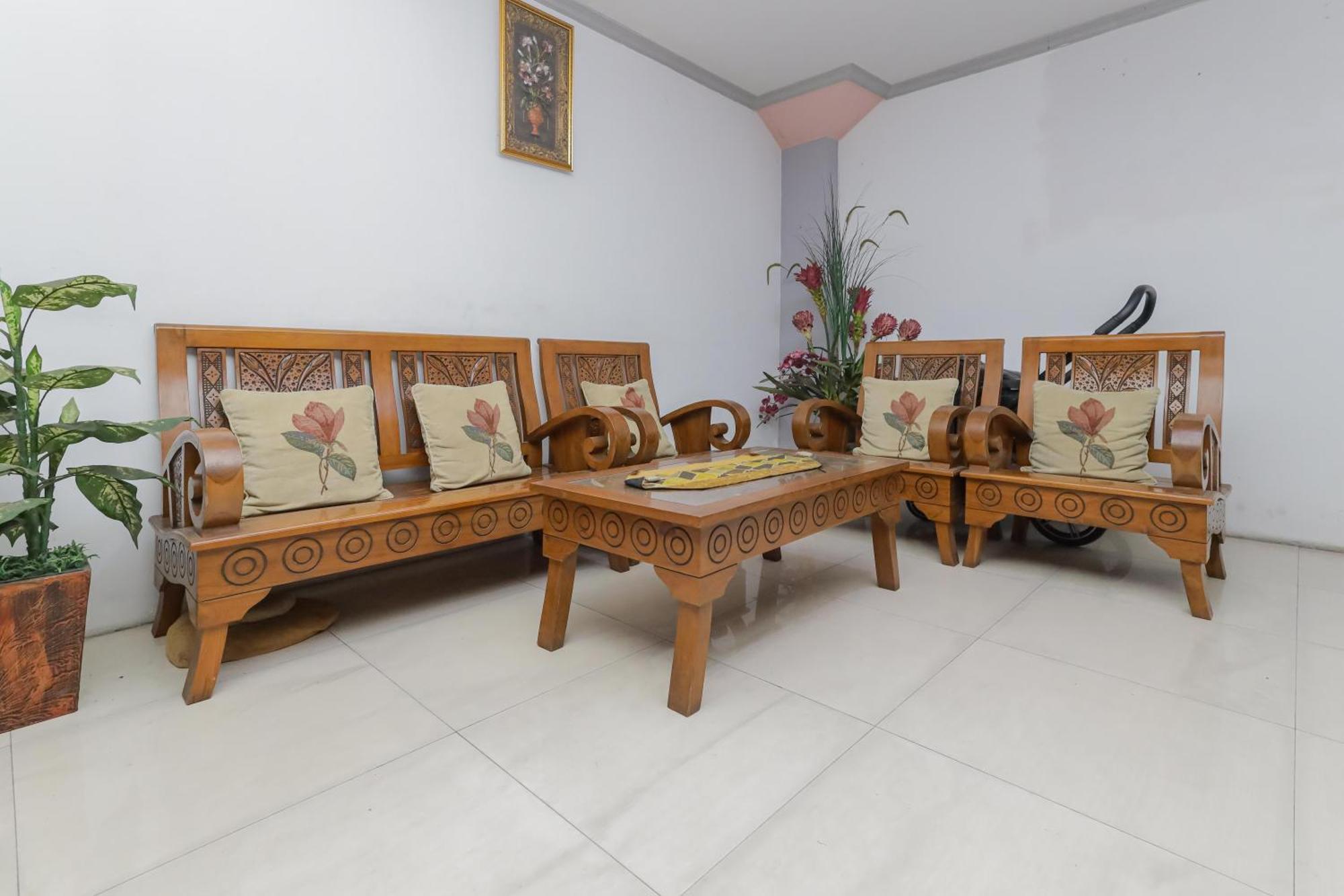 Reddoorz At Pondok Candra Surabaya Kültér fotó